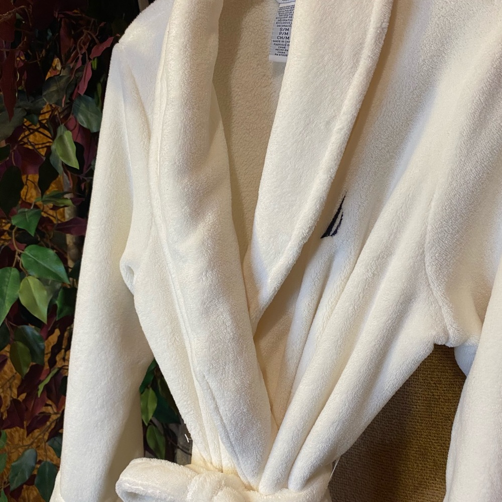 Nautica Robe - Picture 2 of 3